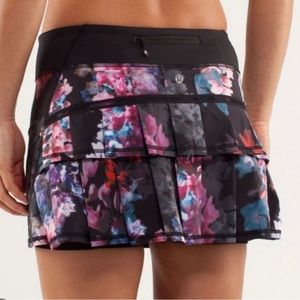 Lululemon Black floral pace setter skirt size 4
